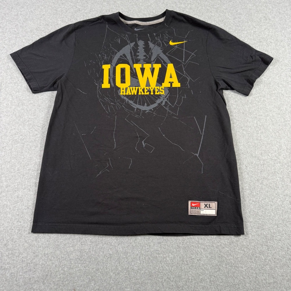 Nike Iowa Hawkeyes T-Shirt Mens XL Black Short Sleeve Graphic Tee NCAA Football